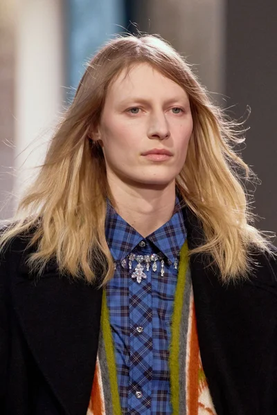 Look 1